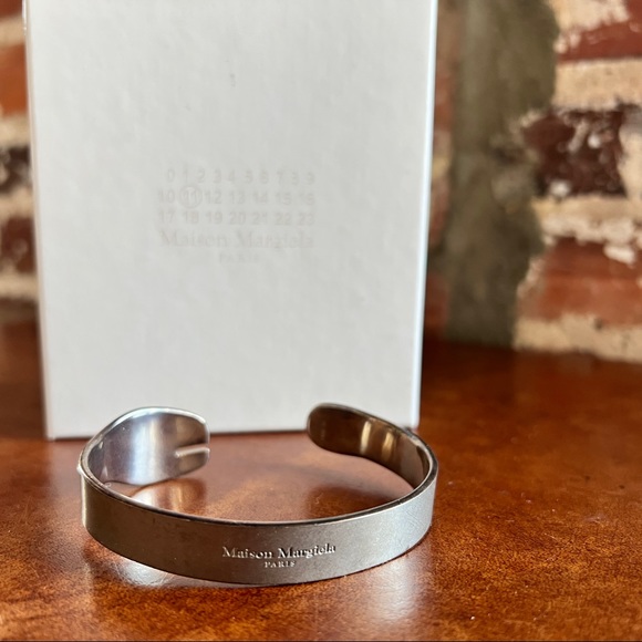 Maison Margiela engraved-logo Tabi Burnished Sterling...